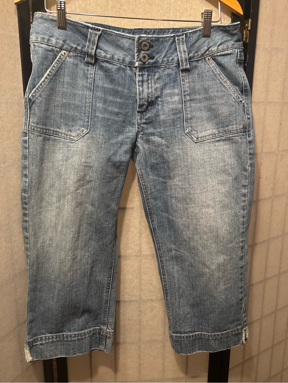 MAURICES Premium Denim Cotton Faded Wash Cropped Jean Capris